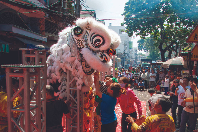 លោតម៉ុងសាយក្នុងថ្ងៃចូលឆ្នាំថ្មីនៅ ណាមបូ ảnh 2