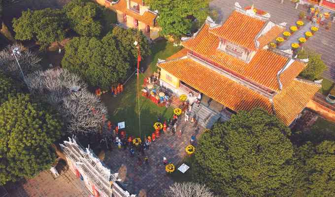 ការធ្វើដំណើរកម្សាន្តក្នុងនិទាឃរដូវនៅដែនដី ហ្វេ ảnh 2