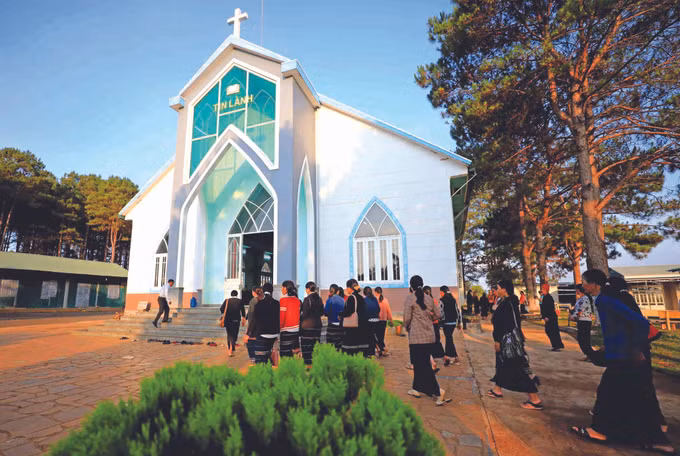 ព្រះវិហារប្រូតេស្តង់ ព្លៃ មើនុ ទីកន្លែងសុខក្សេមក្សាន្តរបស់មាមីងបងប្អូនបរិស័ទកាន់សាសនាប្រូតេស្តង់ ảnh 1