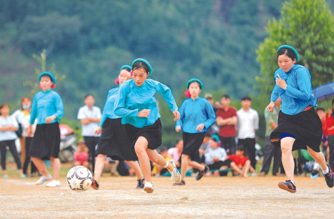 អញ្ជើញមកកាន់ស្រុក ប៊ិញលៀវ មើលបាល់ទាត់នារី ảnh 3