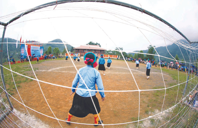 អញ្ជើញមកកាន់ស្រុក ប៊ិញលៀវ មើលបាល់ទាត់នារី ảnh 2