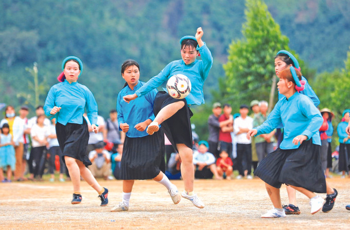 អញ្ជើញមកកាន់ស្រុក ប៊ិញលៀវ មើលបាល់ទាត់នារី ảnh 1