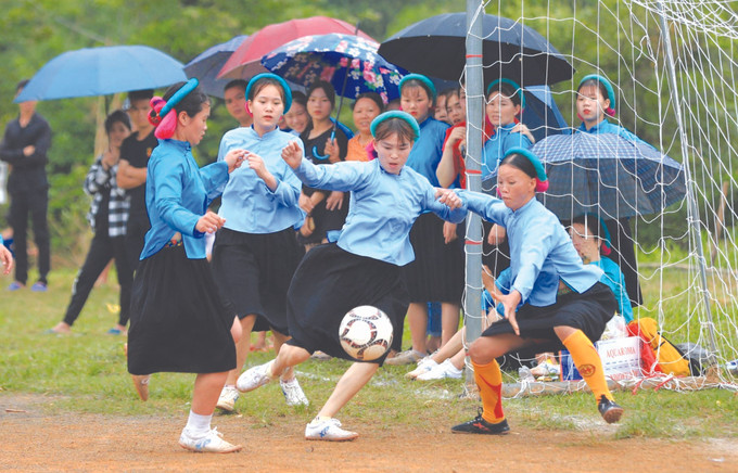 អញ្ជើញមកកាន់ស្រុក ប៊ិញលៀវ មើលបាល់ទាត់នារី ảnh 5