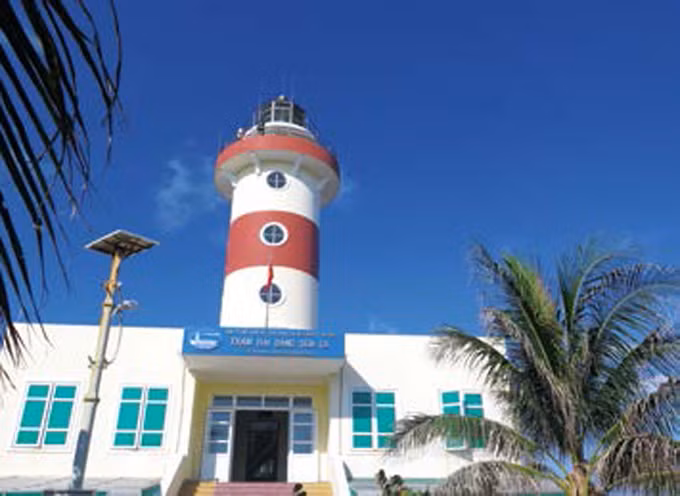 បណ្ដាអគារប៉មពន្លឺ - ពន្លឺនៃអធិប្បតេយ្យភាពជាតិលើដែនសមុទ្រ ảnh 4