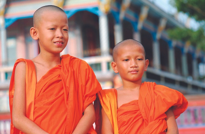 សាមណេរពីរព្រះអង្គ ឡឹម ក្វាងឡឹម និង ត្រឹន ទន់អាម បច្ចុប្បន្នកំពុងបួសរៀននៅវត្ត សិរីសុខុមសង្គមមានជ័យ ស្រឡូង (វត្ត ចែនកៀវ) នៅឃុំ ដាយតឹម ស្រុក មីស្វៀន វត្តអារាម ខ្មែរ - សសរស្តម្ភខាងស្មារតីរបស់បងប្អូនជនជាតិ ខ្មែរ ខេត្ត សុកត្រាំង ảnh 4