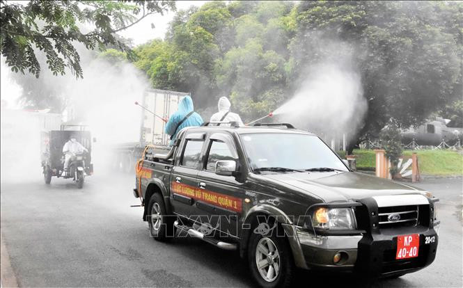 ចាប់ផ្តើមបាញ់សារធាតុគីមីសម្លាប់មេរោគ លាងសម្អាតជាតិពុលលើភូមិសាស្ត្រទីក្រុង ហូជីមិញ ទាំងមូល ảnh 6