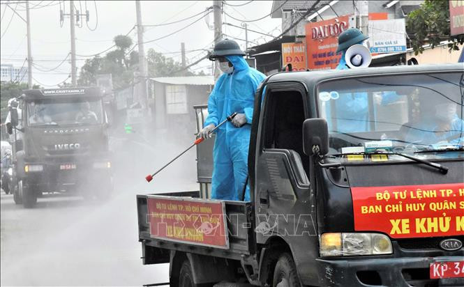 ចាប់ផ្តើមបាញ់សារធាតុគីមីសម្លាប់មេរោគ លាងសម្អាតជាតិពុលលើភូមិសាស្ត្រទីក្រុង ហូជីមិញ ទាំងមូល ảnh 2