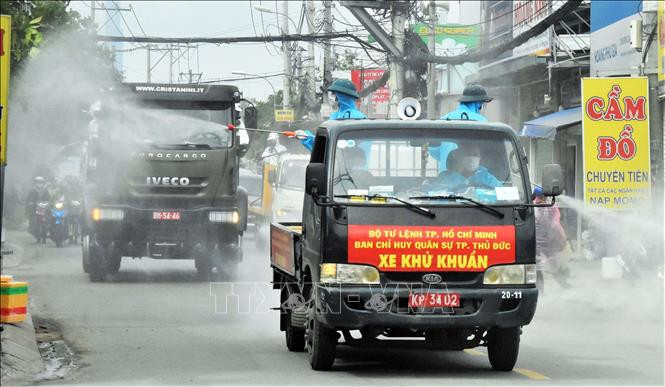 ចាប់ផ្តើមបាញ់សារធាតុគីមីសម្លាប់មេរោគ លាងសម្អាតជាតិពុលលើភូមិសាស្ត្រទីក្រុង ហូជីមិញ ទាំងមូល ảnh 7