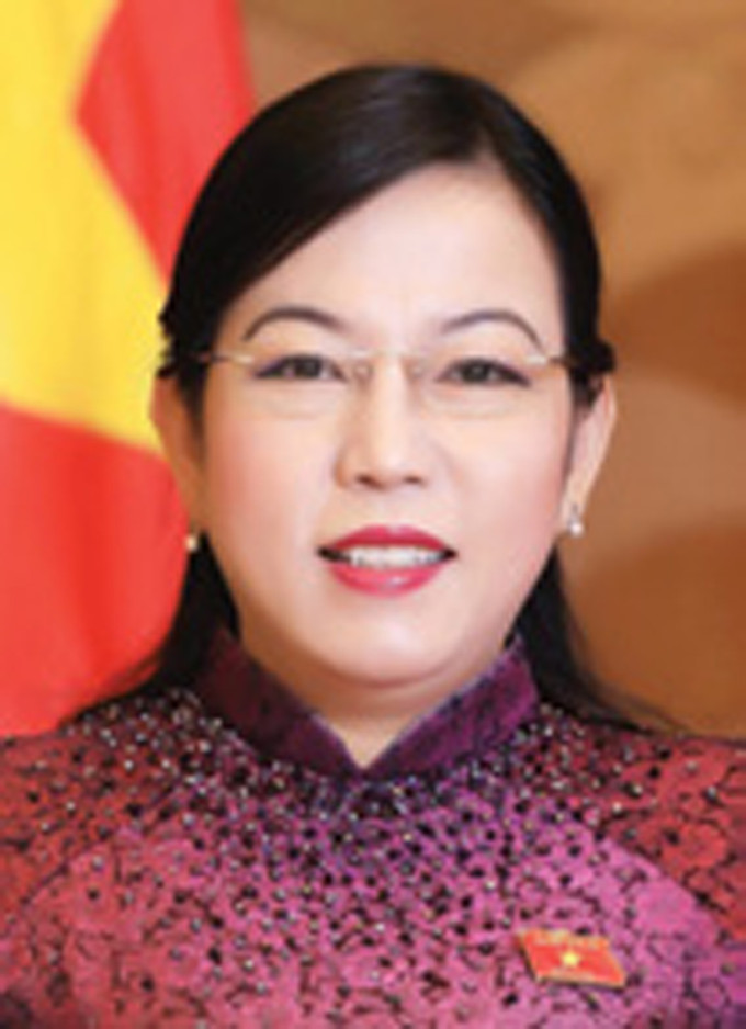 "ថាយង្វៀន ខិតខំប្រឹងប្រែងដល់ឆ្នាំ ២០២៥ ក្លាយជាខេត្តនាំមុខគេនៅតំបន់ទំនាបកណ្តាល តំបន់ភ្នំនៃភូមិភាគខាងជើង ហើយដល់ឆ្នាំ ២០៣០ នឹងស្ថិតក្នុងក្រុមខេត្ត ក្រុងនាំមុខគេទាំង ១៥ នៃទូទាំងប្រទេសក្នុងការអនុវត្តសេចក្តីសម្រេចចិត្តលេខ 88/2019/NQ-QH14 ចុះថ្ងៃទី ១៨ ខែ វិច្ឆិកា ឆ្នាំ ២០១៩ នៃរដ្ឋសភាស្តីអំពីការអនុម័តគម្រោងមេទូទៅសម្រាប់អភិវឌ្ឍន៍សេដ្ឋកិច្ច - សង្គមតំបន់បងប្អូនជនជាតិភាគតិចនិងតំបន់ភ្នំ ដំណាក់កាលពីឆ្នាំ ២០២១ ដល់ឆ្នាំ ២០៣០" - លោកស្រី ង្វៀនថាញ់ហាយ សមាជិកាគណៈកម្មាធិការមជ្ឈិមបក្ស លេខានៃគណៈកម្មាធិការបក្ស ខេត្ត ថាយង្វៀន។ ខេត្ត ថាយង្វៀន អភិវឌ្ឍន៍ហេដ្ឋារចនាសម្ព័ន្ធលើដែនដីកំណើតនៃបដិវត្តន៍ ảnh 2