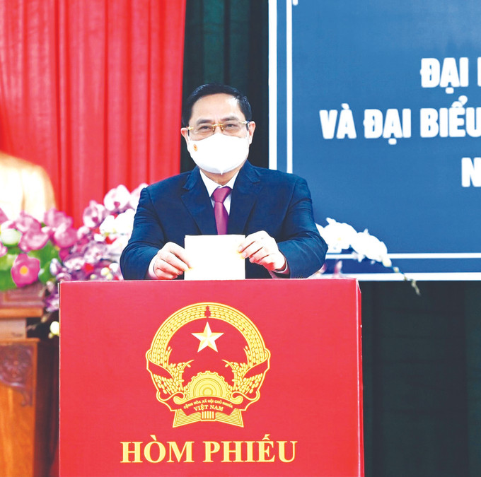 បងប្អូនជនជាតិអញ្ជើញចូលរួមទិវាបុណ្យនៃមាតុភូមិយ៉ាងរូតរះម្នីម្នា ảnh 3