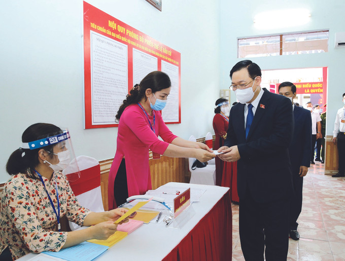 បងប្អូនជនជាតិអញ្ជើញចូលរួមទិវាបុណ្យនៃមាតុភូមិយ៉ាងរូតរះម្នីម្នា ảnh 5