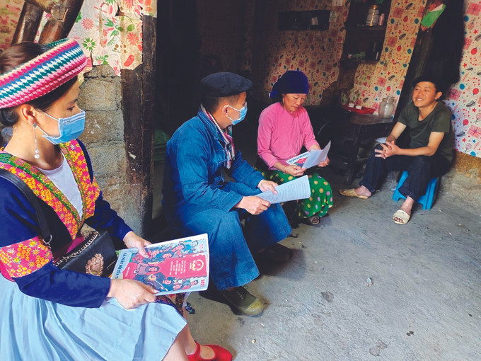 បងប្អូនជនជាតិអញ្ជើញចូលរួមទិវាបុណ្យនៃមាតុភូមិយ៉ាងរូតរះម្នីម្នា ảnh 10