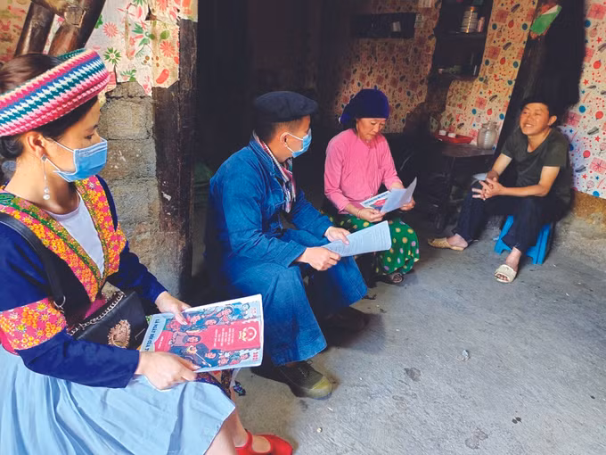 បងប្អូនជនជាតិអញ្ជើញចូលរួមទិវាបុណ្យនៃមាតុភូមិយ៉ាងរូតរះម្នីម្នា ảnh 10