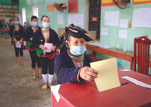 បងប្អូនជនជាតិអញ្ជើញចូលរួមទិវាបុណ្យនៃមាតុភូមិយ៉ាងរូតរះម្នីម្នា ảnh 7