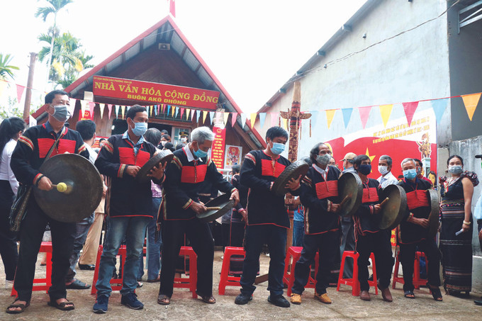 បងប្អូនជនជាតិអញ្ជើញចូលរួមទិវាបុណ្យនៃមាតុភូមិយ៉ាងរូតរះម្នីម្នា ảnh 11