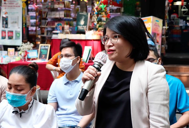 លោក ង្វៀនវ៉ាន់នេន លេខានៃគណៈកម្មាធិការបក្សទីក្រុង ហូជីមិញ អញ្ជើញមកទស្សនាវិថីសៀវភៅទីក្រុង ហូជីមិញ ảnh 6