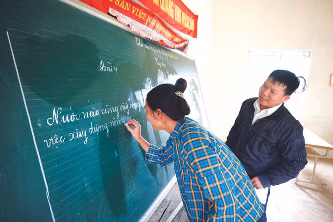 ស្រុក ហាក្វាង ខិតខំប្រឹងប្រែងលុបបំបាត់អនក្ខរកម្មជូនបងប្អូនជនជាតិ ảnh 1