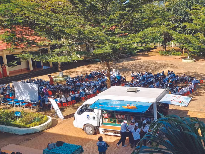 ពន្លឺនៃចំណេះដឹងពីរថយន្តបណ្ណាល័យចល័តទាំងឡាយ ảnh 1