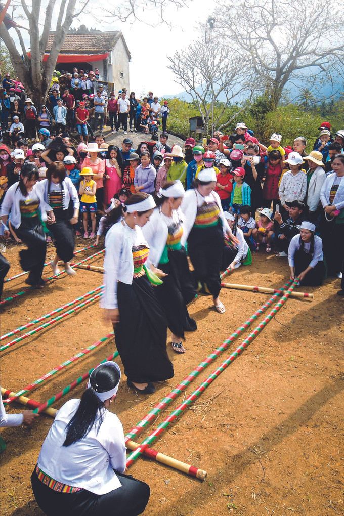 បុណ្យភូមិនាអំឡុងថ្ងៃនៃនិទាឃរដូវ បុណ្យភូមិនាអំឡុងថ្ងៃនៃនិទាឃរដូវ ảnh 1