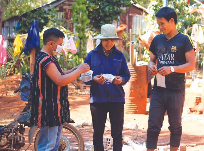 គំរូភ្លឺថ្លានៃភូមិ គ្រេល ảnh 3