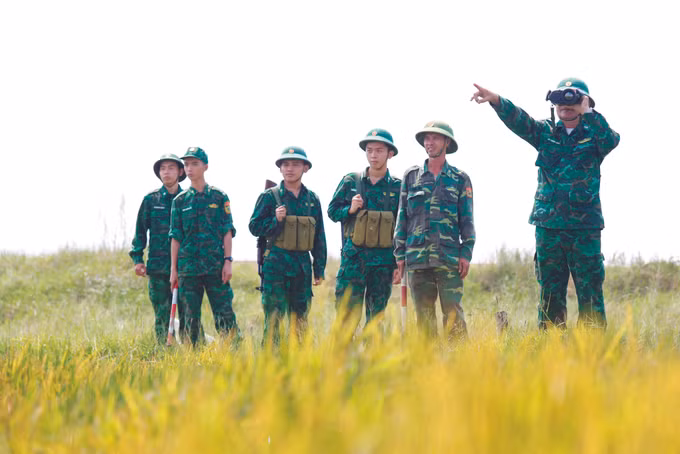 ថែរក្សាភាពសុខក្សេមក្សាន្តនៅតំបន់ព្រំដែន តីនិញ ảnh 3