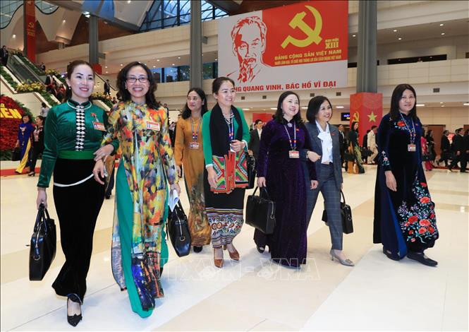 ភាពសប្បាយរីករាយបង្ហាញលើផ្ទៃមុខរបស់ប្រតិភូទាំងឡាយក្រោយពេលបញ្ចប់សម័យពិភាក្សាផ្លាស់ប្តូរយោបល់លើពិធីសារផ្សេងៗ នៃមហាសន្និបាត កាលពីថ្ងៃទី ២៧ ខែ មករា មហាសន្និបាតលើកទី ១៣ របស់បក្ស - កំណត់ត្រាសំខាន់មួយក្នុងដំណើរអភិវឌ្ឍរបស់បក្សនិងប្រទេសជាតិ ảnh 1