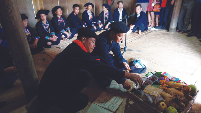 ពិធី "រំដោះគ្រោះ បន្ថែមជោគជតារាសី" របស់ជនជាតិ ម៉ុង ảnh 1