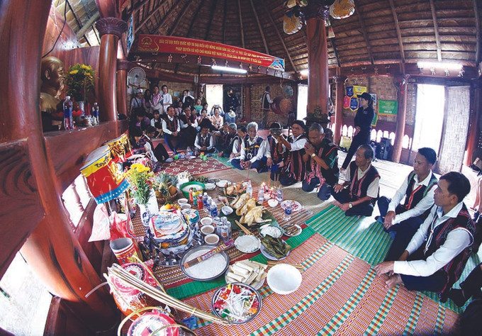 នៅក្នុងពិធីសមោសរ ជនជាតិ កឺទូ ប្រារព្ធពិធីចងសម្ពន្ធមេត្រីភាពរវាងភូមិនិគមទាំងឡាយ លើកតម្កើងអត្តសញ្ញាណវប្បធម៌ជនជាតិ កឺទូ ảnh 2