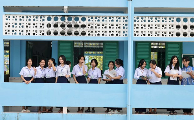 សាលាចំណេះទូទៅអន្តេវាសិកជនជាតិ ហ៊្វិញកឿង សម្រាប់កូនក្មួយបងប្អូនជនជាតិ ខ្មែរ ក្នុងខេត្ត សុកត្រាំង តំបន់មានស្ថានភាពសេដ្ឋកិច្ច - សង្គមលំបាកលំបិនខ្លាំង ទីស្នាក់នៅនិងសិក្សារៀនសូត្រ។ រូបថត៖ ត្រុងជិញ ខេត្ត សុកត្រាំង អភិរក្សភាសានិយាយនិងអក្សរសរសេររបស់ជនជាតិ ខ្មែរ ảnh 1