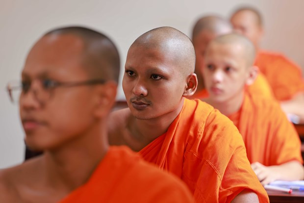 សមណៈសិស្សសាលាមធ្យមសិក្សាបំពេញវិជ្ជា បាលី ណាមបូ។ រូបថត៖ ត្រុងជិញ ខេត្ត សុកត្រាំង អភិរក្សភាសានិយាយនិងអក្សរសរសេររបស់ជនជាតិ ខ្មែរ ảnh 7