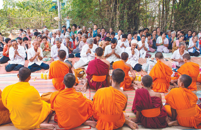 ពិធីបុណ្យធាក់គងបង្ហាញពីក្ដីប៉ងប្រាថ្នារបស់បងប្អូនជនជាតិ ខ្មែរ នៅខេត្ត សុកត្រាំង អំពីសេចក្តីសុខសាន្ត សុភមង្គល បួងសួងសុំអោយភ្លៀងខ្យល់អំណោយផល រដូវកាលបានផលជាទ្វេដង ដើរលេងកម្សាន្តពិធីបុណ្យ ធាក់គង នាពេលដើមឆ្នាំ ảnh 2