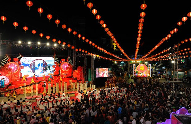 ទិដ្ឋភាពពិធីបុណ្យហែអ្នកតារបស់សហគមន៍ជនជាតិ ចិន នៅមជ្ឈមណ្ឌលវប្បធម៌ខណ្ឌលេខ ៥ ទីក្រុង ហូ ជីមិញ។ រូបថត៖ អានហៀវ ភាពអ៊ូអរនៃបុណ្យហែអ្នកតារបស់ជនជាតិ ចិន ទីក្រុង ហូ ជីមិញ ảnh 3