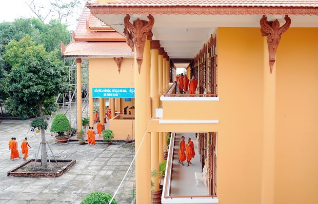 សាលាមធ្យមសិក្សាបំពេញវិជ្ជា បាលី ណាមបូ ត្រូវបានសាងសង់ឡើងតាមស្ថាបត្យកម្មវប្បធម៌ជនជាតិ ខ្មែរ។ រូបថត៖ អាន ហៀវ សាលារៀនរបស់បណ្តាសមណសិស្ស ខ្មែរ ảnh 2
