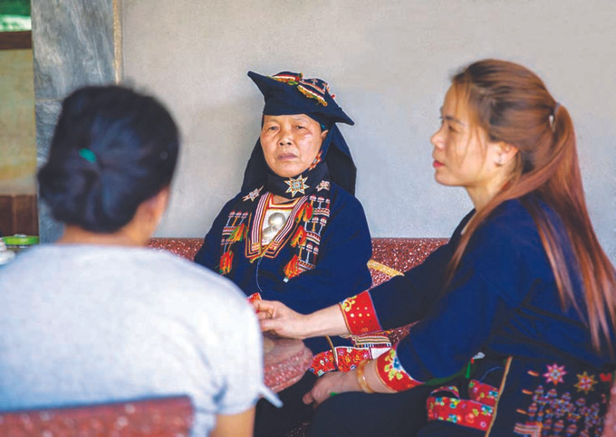 អ្នកគ្រូឱសថបុរាណជនជាតិ យ៉ាវ ម្នាក់ជាមួយនិងមុខរបរឱសថដែលបន្តវេនក្នុងត្រកូល ảnh 2