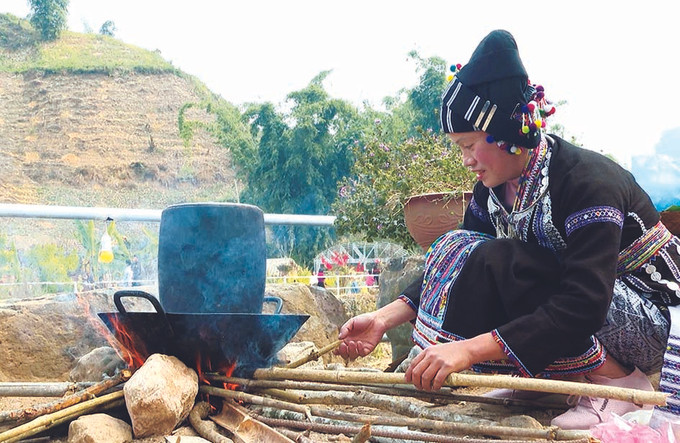 បាយដំណើបបញ្ចពណ៌របស់បងប្អូនជនជាតិ លឺ ảnh 2