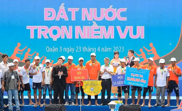 ពិធីបុណ្យអុំទូក ង នៅកណ្តាលទីក្រុង ảnh 12