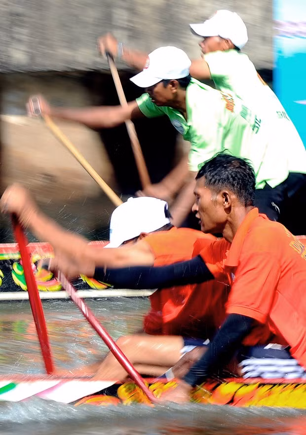 ពិធីបុណ្យអុំទូក ង នៅកណ្តាលទីក្រុង ảnh 9