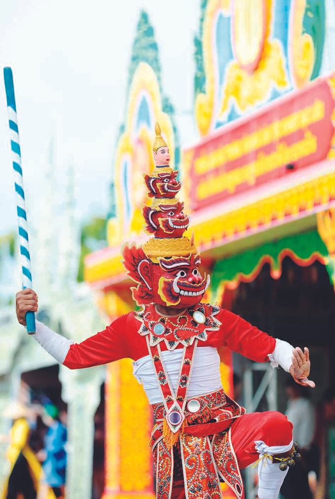 យុវជន ខ្មែរ ក្លែងខ្លួនជាតួអង្គយក្សក្នុងវប្បធម៌ ខ្មែរ ភូមិភាគខាងត្បូង លើកតម្កើងតម្លៃវប្បធម៌ប្រពៃណី ខ្មែរ នៅភូមិភាគខាងត្បូង ảnh 3