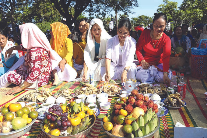 បងប្អូនជនជាតិ ចាម ខេត្ត និញធន់ទទួលស្វាគមន៍ពិធីបុណ្យ កាតេ ឆ្នាំ ២០២២ យ៉ាងឱឡារិក ảnh 3