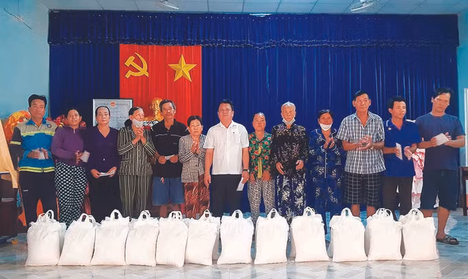 បង្កើតកម្លាំងចលករអភិវឌ្ឍតំបន់បងប្អូនជនជាតិ ខ្មែរ ảnh 2