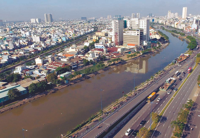 ខិតខំប្រឹងប្រែង"ធ្វើឲ្យទៅជាពណ៌បៃតង" ព្រែកពណ៌ខ្មៅទាំងឡាយ ảnh 2