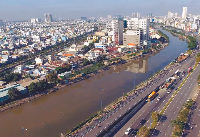 ខិតខំប្រឹងប្រែង"ធ្វើឲ្យទៅជាពណ៌បៃតង" ព្រែកពណ៌ខ្មៅទាំងឡាយ ảnh 2
