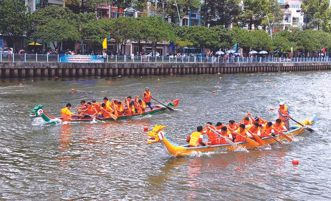 ខិតខំប្រឹងប្រែង"ធ្វើឲ្យទៅជាពណ៌បៃតង" ព្រែកពណ៌ខ្មៅទាំងឡាយ ảnh 1