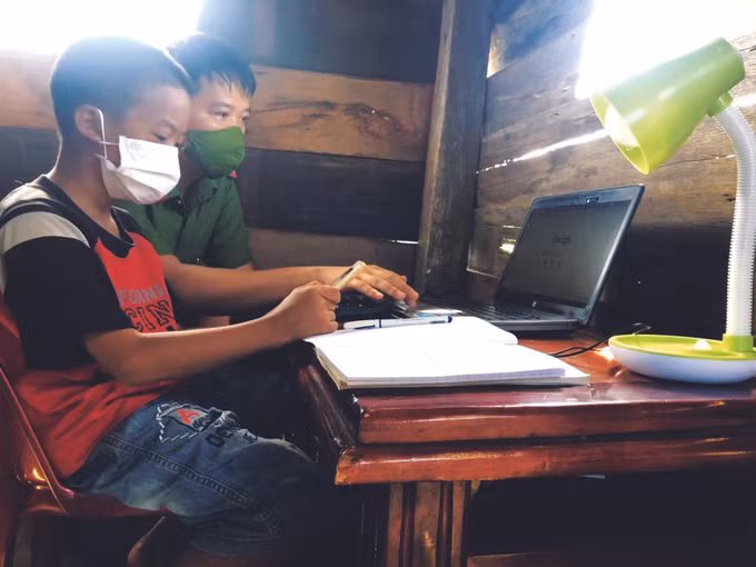 "ភ្ជាប់បណ្ដាញអ៊ិនធើណែតនិងម៉ាស៊ីនកុំព្យូទ័រអោយប្អូនៗ" ảnh 3