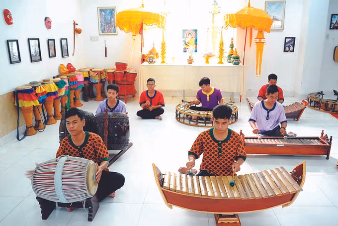 ថ្នាលបណ្តុះទេពកោសល្យវ័យក្មេងសម្រាប់សិល្បៈ ខ្មែរ ណាមបូ ảnh 1