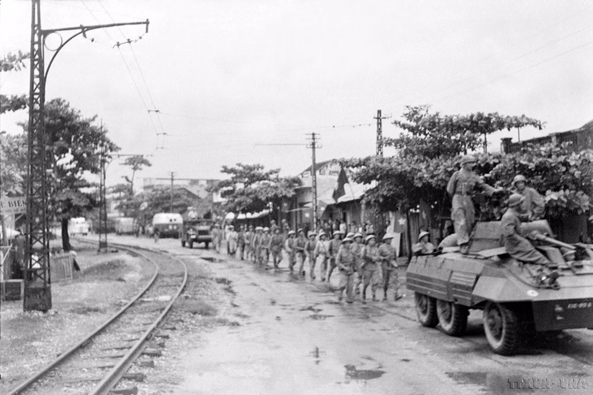 14-70 nam giai phong thu do-tu lieu ttxvn.jpg