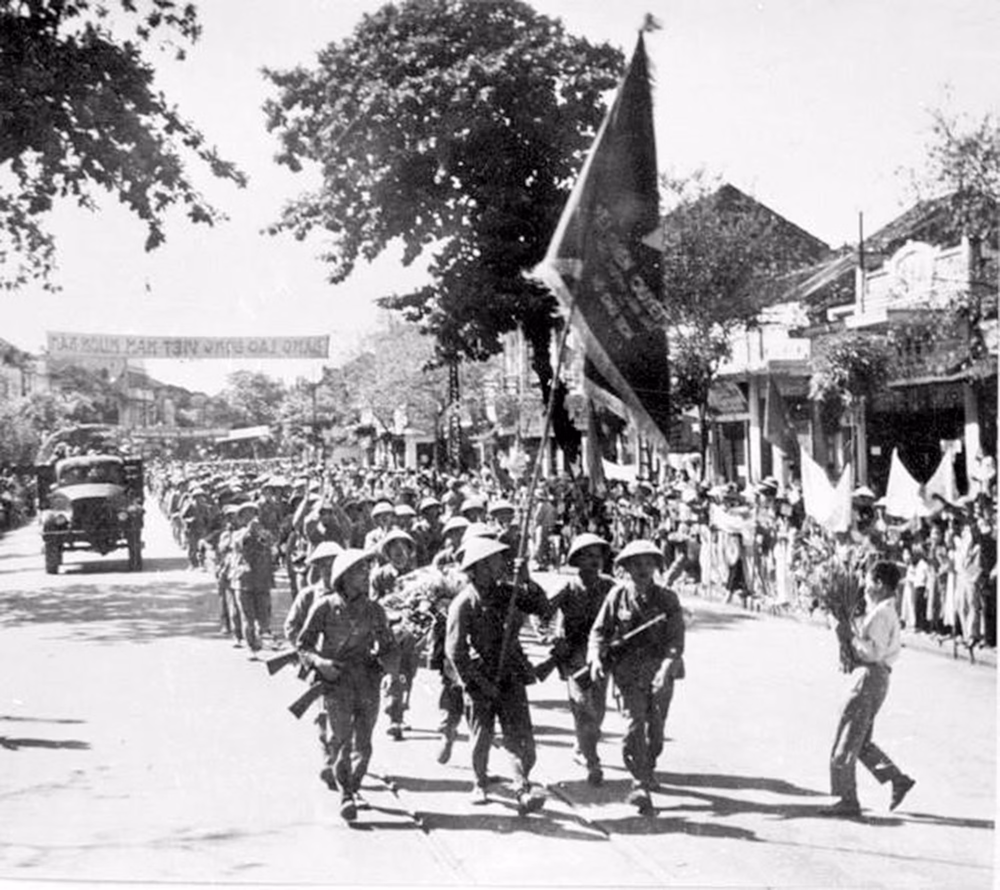 2-70 nam giai phong thu do-tu lieu ttxvn.jpg