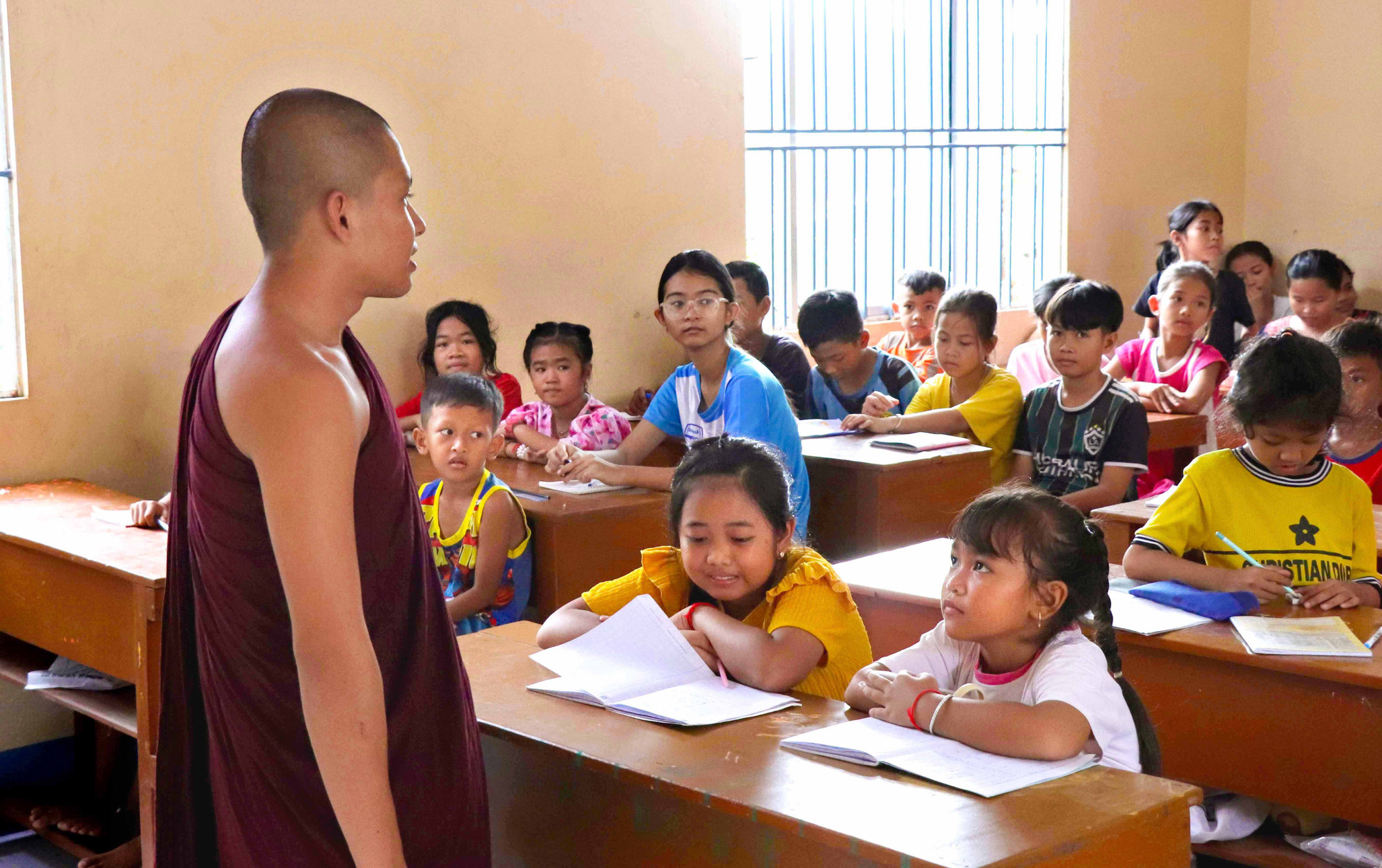ជារៀងរាល់ឆ្នាំ អោយតែឱកាសវិស្សមកាលមកដល់ម្តងៗ ប្អូនៗក៏បានរៀនអក្សរនិងភាសាកំណើតរបស់ខ្លួន ដោយមានស្មារតីរៀនសូត្រយ៉ាងម៉ឺងម៉ាត់ក្នុងអំឡុងពេលវិស្សមកាល ២ ខែ ប្អូនៗ អាចសម្គាល់ដឹងតួអក្សរនិងបំណិនសរសេរនឹងត្រូវបានបំពេញនៅវិស្សមកាលឆ្នាំក្រោយៗជាបន្តបន្ទាប់ទៀត 09-SH.JPG