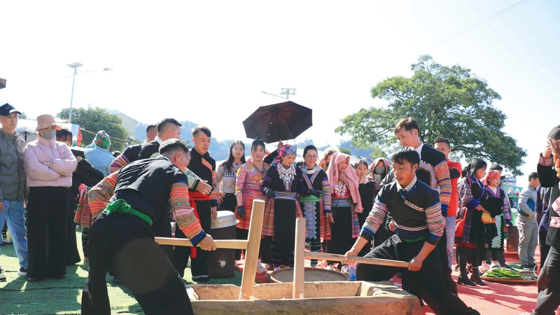 ពិធីបុណ្យលើកតម្កើងដើមតែសានត្វៀត សួយយ៉ាង ដ៏វិសេសវិសាល