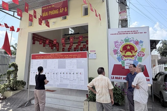 ឧបករណ៍បំពងសំឡេងពីរភាសារីកសាយភាយបរិយាកាសបោះឆ្នោតនៅតំបន់បងប្អូនជនជាតិ ខ្មែរ ខេត្ត អានយ៉ាង